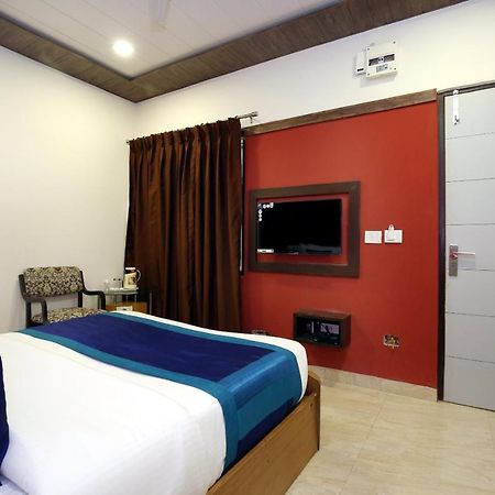Capital O 9822 Hotel Seven Chandīgarh Esterno foto