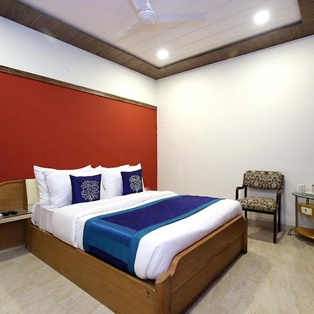 Capital O 9822 Hotel Seven Chandīgarh Esterno foto