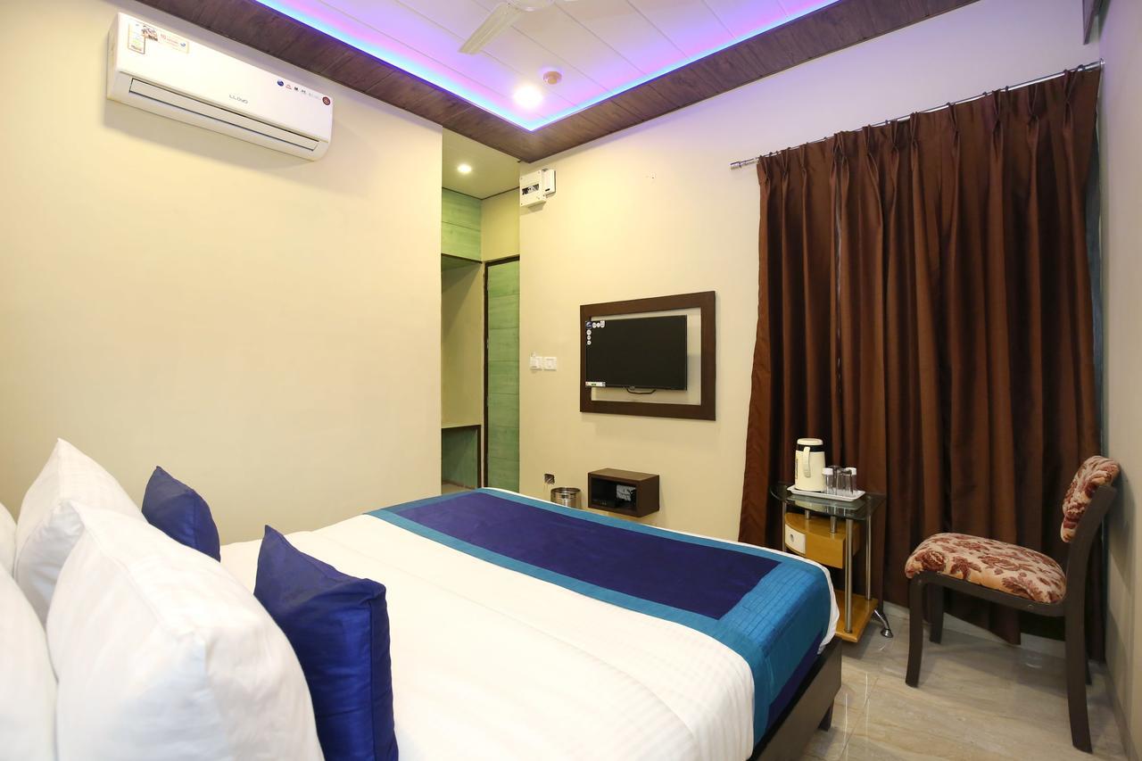 Capital O 9822 Hotel Seven Chandīgarh Esterno foto