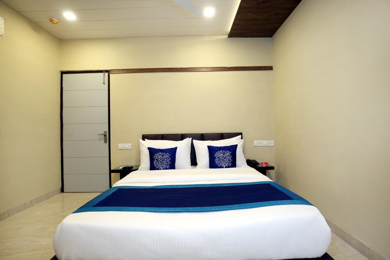 Capital O 9822 Hotel Seven Chandīgarh Esterno foto