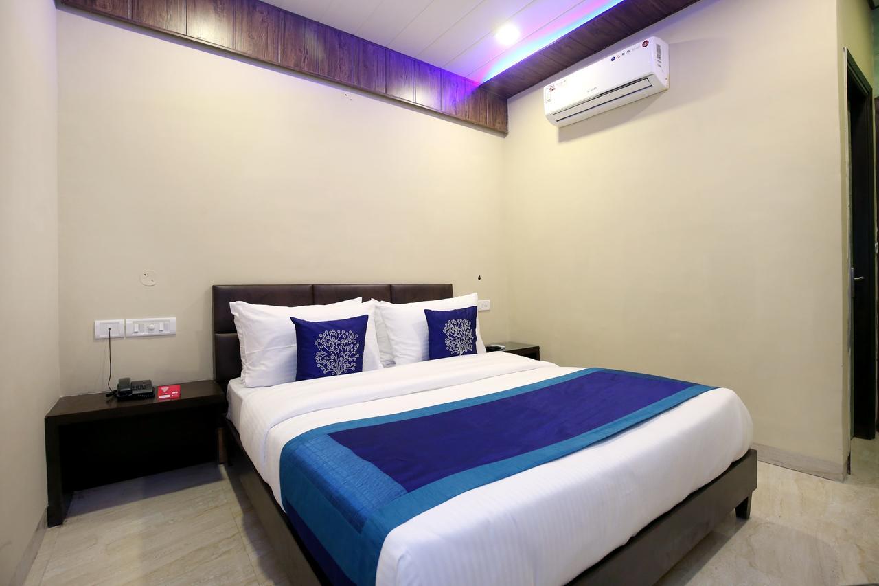 Capital O 9822 Hotel Seven Chandīgarh Esterno foto