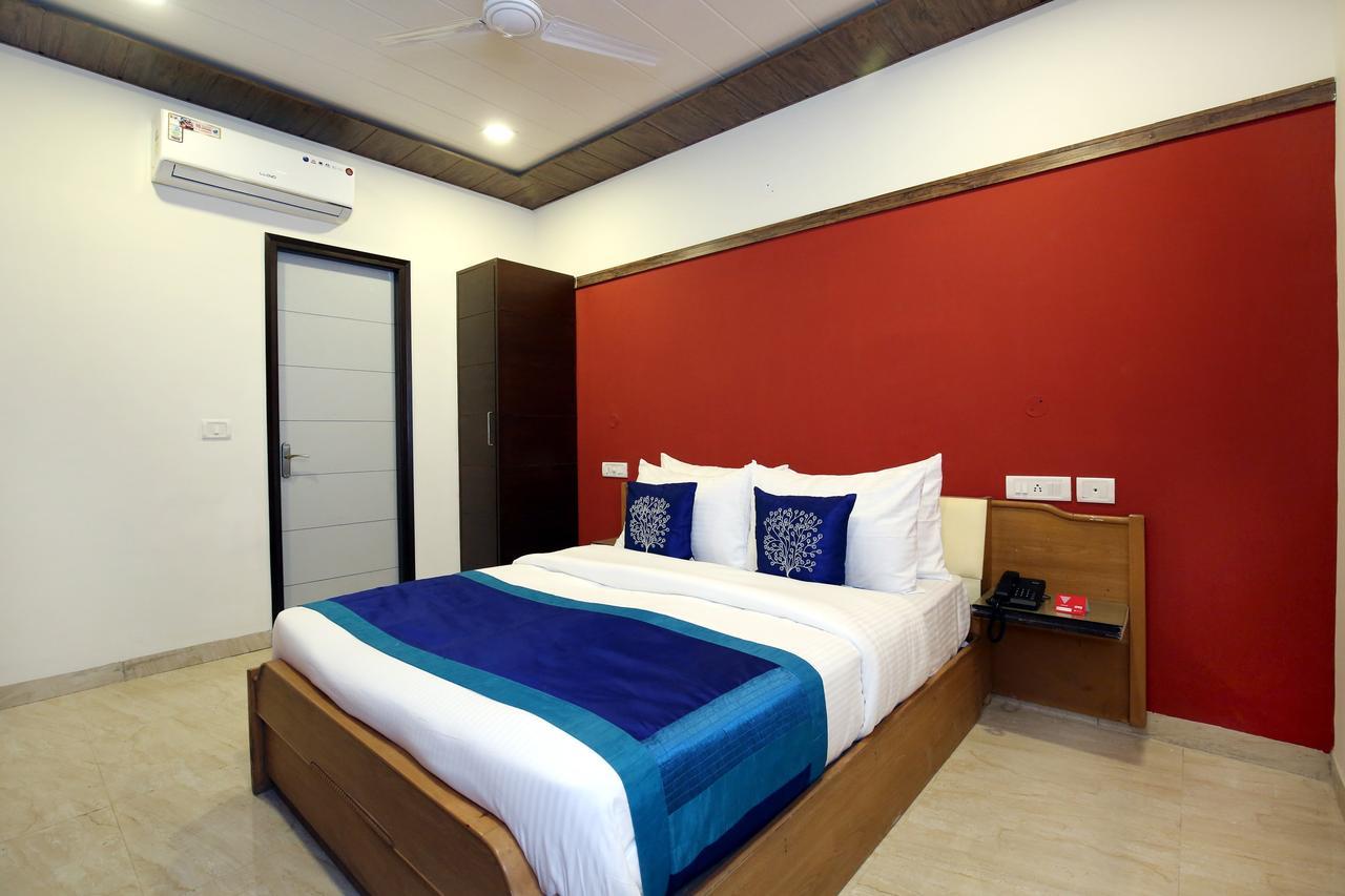 Capital O 9822 Hotel Seven Chandīgarh Esterno foto