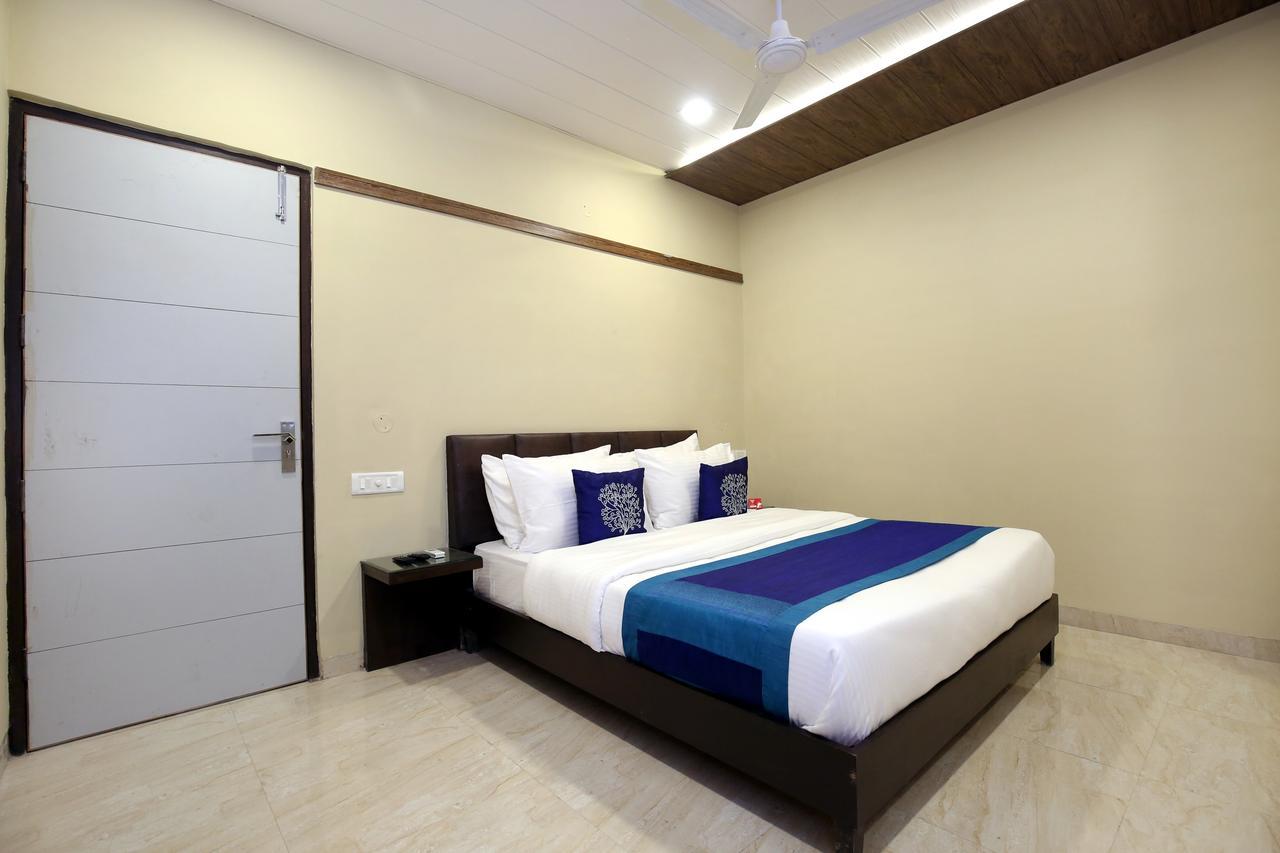 Capital O 9822 Hotel Seven Chandīgarh Esterno foto