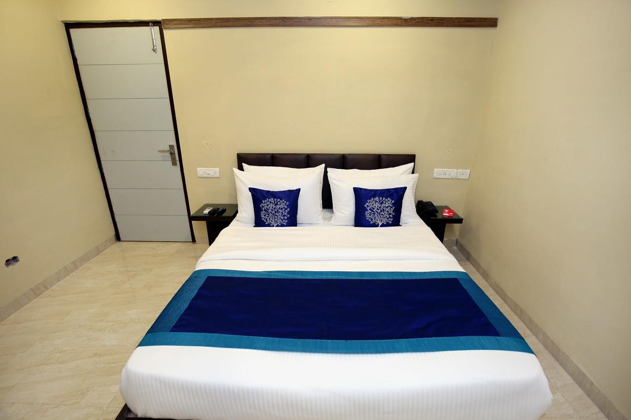 Capital O 9822 Hotel Seven Chandīgarh Esterno foto