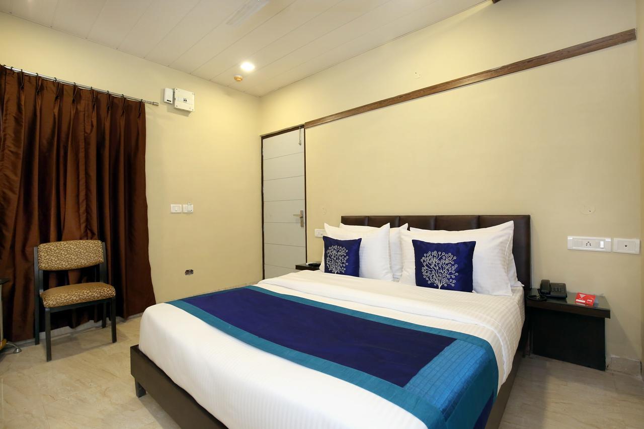 Capital O 9822 Hotel Seven Chandīgarh Esterno foto